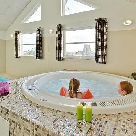 Holiday home Luxus-poolhaus L21 *